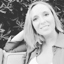 Buonasera mi presento sono Debora ho 45 anni viva Garbagnate Milanese  provincia di Milano sono Felicemente separata ho già partecipato con una  mia amica ad alcuni incontri solo di qualche gruppo e