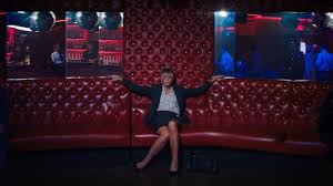 Сегодня, 21 января, на российские экраны выходит «девушка, подающая надежды» («promising young woman») — режиссёрский дебют актрисы и сценаристки эмеральд феннел с кэри. Promising Young Woman Film Review Variety