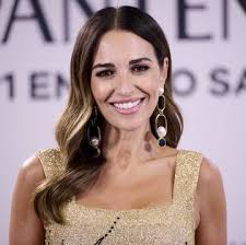 La sobrina de Naty Abascal, Patricia Medina, deslumbra a sus 50 años con  look clásico en la moda sevillana