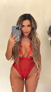 Ara Bozorgian Nude and Sexy Photo Collection - Fappenist