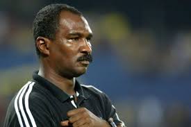 Membandingkan gaya kepimpinan sebenar jurulatih bola sepak yang digemari oleh atlet posisi pertahanan, tengah dan serangan berdasarkan. Zainal Abidin Pengendali Baru Melaka United Bazookapenaka