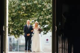 Voici la vidéo de la chanson du mariage des pinoux (5 juillet 2014) chantée par les témoins (1min) puis la version karaoké projetée sur les écrans de la salle (3min30). Musiques D Entree De La Ceremonie Du Mariage Par D Day Wedding