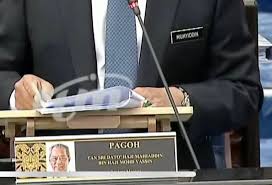 Follow us on instagram and subscribe to our telegram channel for the latest updates. Did Anyone Notice That The Name On The Picture Said Mahiadin Instead Of Muhyiddin In Today S Parliament Meeting Malaysia