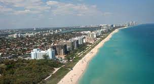 The town, with a population of only 5,600, combines a tranquil, attractive, residential neighborhood with a traditional home town shopping district and a number of resorts. Sonne Strand Und Meer In Surfside Florida Visit The Usa