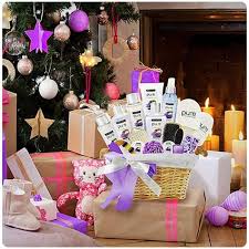 Shower her with fresh flowers, handcrafted chocolates, wines, and much more, delivered ready to not only are these gift baskets for valentine's day of exceptional beauty, they are also unparallel in gourmet quality. 39 Must Have Luxury Gift Baskets For Women Dodo Burd