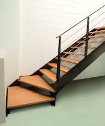 Floating Staircases Are The New Thing With This Trendy Design Of Winder Stairs Wood Meets Metal With This O Stahltreppe Design Treppenhauser Gewendelte Treppe