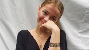 A harsh or shrill call or whistle expressing derision or disapproval. Petition Gegen Sexuelle Belastigung Diese Studentin Will Catcalling In Deutschland Verbieten Welt Themen Puls