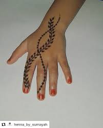 Repost Henna By Sumayah Henna For Small Hands Inspired Design By Girly Henna Henna Hand Tattoo Henna Tattoo Hand Henna