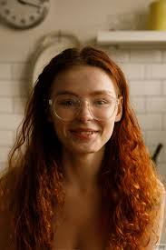 Indulge in Kari Pitinova's Zishy galleries-a truly sexy experience