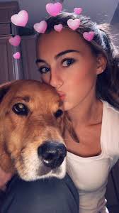 Bella Beviss (@bellarea__)