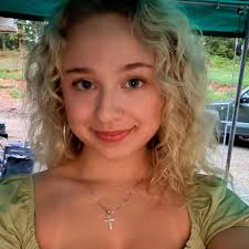 Are there any photographers fluent in Spanish available for a wedding