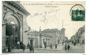 17 Rochefort Sur Mer Porte De La Prefecture Maritime Et Rue Toufaire En Vente Sur Delcampe Rochefort Ville France Maritime