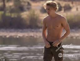 Best tv shows in every genre. Vanessa Hudgen S Boyfriend Austin Butler Shows Off Ripped Body As He Strips Down To His Briefs Daily Mail Online