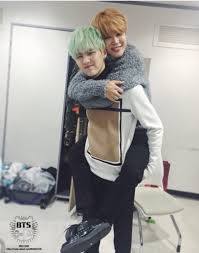 Btsle deuxième plus ancien suga (min yoongi) et cinquième plus vieux jimin (park jimin), parfois également appelé le duo minimini, . 4 Times Bts S Jimin Was Just Too Cute To Get Mad At Kissasian