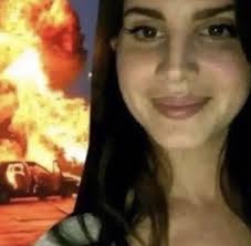 Mi yo de 5 años después de meter papel aluminio al microondas: