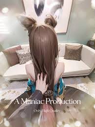 In the game Maniacccccc, a top professional COS master, the charming  Yuanshen Ying is lying on