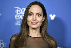 Angelina jolie receives the jean hersholt humanitarian award. Permohonan Angelina Jolie Untuk Ganti Hakim Ditolak Republika Online