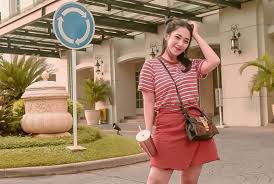 Artis indonesia hingga luar negeri yang pernah vakum dari instagram yakni dinda kirana, sarah sechan, ariel tatum, selena. Casual Dan Ceria Bikin Foto Ootd Makin Kece Dengan Outfit Ala Dinda Kirana Yukepo Com