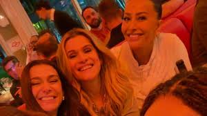 Paolla Oliveira, Sabrina Sato e amigas se reúnem em jantar em São Paulo: ‘Garotas’