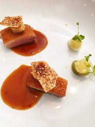 כדי לעזור לך להתמצא ברחבי ברלין, הנה שם העסק וכתובתו בשפה המקומית. Berlin Restaurant Tim Raue Eat Food Restaurant