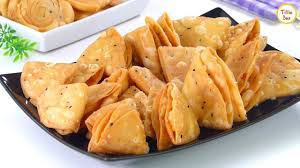 Selain jenis nya, anda harus bisa memilih singkong yang masih segar dan bagus agar hasil dari keripik singkong yang anda buat tetap bagus dan enak. Crispy Namak Pare Khasta Namak Para Nimki Recipe By Tiffin Box Namkeen Recipe Layered Nimki Youtube Veg Snacks Recipes Desi Food