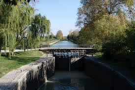 Résultat de recherche d'images pour "canal du midi écluse"