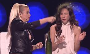 Erika stárková ještě donedávna nebyla příliš profláknutá herečka. Dracice Buresova A Pagacova Si Ve Tvari Vjely Do Vlasu Odnesl To Hama Aplausin Cz