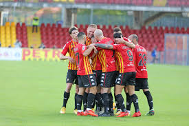 Unguento unguento portami al noce di benevento… sopra l'acqua e sopra il vento e sopra ogni male tempo…. Video 2020 Un Anno Di Strega Beneventocalcio Lab Tv