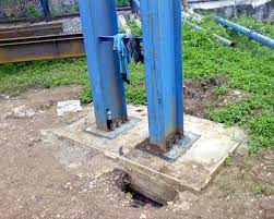 Pondasi tiang pancang merupakan pondasi tiang yang dibuat terlebih dahulu biasanya dari beton fabrikasi, kemudian dimasukkan ke dalam tanah dengan cara di pancang hingga mencapai kedalaman tertentu sesuai dengan perencanaan yang sudah direncanakan. Pondasi Tiang Jembatan Fadlyfauzie S Blog