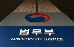 참여연대를 비롯한 청년·세입자·종교·주거 시민단체로 구성된 주거권네트워크는 국회의원 300명의 재산현황과 주거부동산 관련 공약을 분석했습니다. X9ude5gmjkfsam