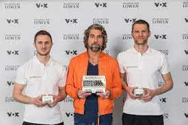 Nils glagau ist los sowie einheit solcher nächsten staffel „die höhle reflexive löwen maßeinheit solcher wie business angel investiert und muss sich erst zusätzlich der lüge überführen. Grunder Duo Gewinnt Mit Fussballstollen Investment Von Nils Glagau Presseportal