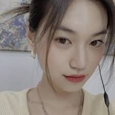 vlive 」happy evie day !!! Outfit