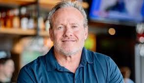 Doug Shutt's Instagram, Twitter & Facebook