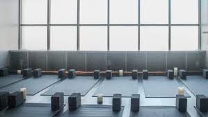New to sup, beginner yogi to the most advanced, this is truly an all levels experience. The Center Method Offers Mind Body Wellness In Santa Monica La Yoga Magazine Ayurveda Health