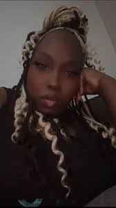 Arianna Everett's Instagram, Twitter & Facebook