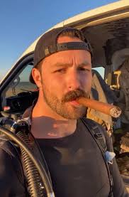 Pin di Henrique Gonçalves II su Moustache