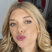 Katie Sands's Instagram, Twitter & Facebook