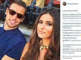 Imágenes de krychowiak, futbolista del sevilla fc, atendiendo a los medios en zona mixta tras proclamarse campeón de la uefa europa league. Jak Grzegorz Krychowiak I Celia Jaunat Obchodza Walentynki