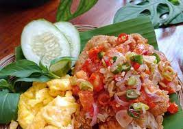 5 siung bawang putih, geprek 5 cm jahe, geprek 1 sdm gula pasir 1/2 sdt merica bubuk 1/2 sdt biji pala bubuk garam kaldu jamur bubuk 11 Resep Ayam Geprek Yang Bisa Anda Coba Dirumah