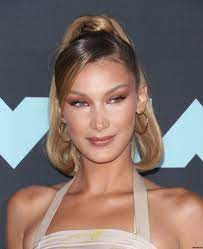 Bella Hadid At The 2019 Mtv Video Music Awards Blonde Celebrity Hair Bella Hadid Hair Hair Styles