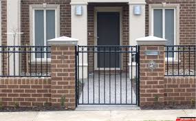 Sesuaikan desain pagar minimalis dengan desain bangunan rumah anda. Pagar Besi Minimalis Modern 5 Tips Memilih Pagar Rumah Minimalis Modern Bengkel Las Ciamis
