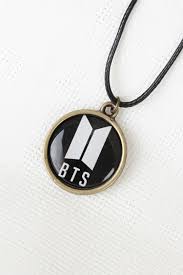 Siyah Beyaz Bts Eskitme Metal Deri Ipli Kolye Guncel Ve Sik Olmak Icin Siyah Beyaz Bts Eskitme Metal Deri Ipli Kolye Modelini Terc Kolyeler Siyah Beyaz Siyah