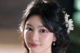 Con gái Lọ Lem nhà Quyền Linh 19 tuổi kiếm tiền tỷ, nhan sắc vạn người mê