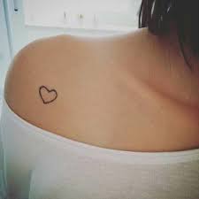 Kadin Omuz Minik Kalp Dovmesi Woman Shoulder Tiny Heart Tattoo Kalp Dovmeleri Dovmeli Kadin Kelebek Dovmeleri