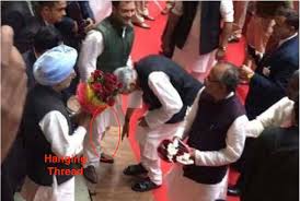 Watch l motilal vora passes away at 93; Did Motilal Vora Touch Rahul Gandhi S Feet No Social Media Users Share Old Picture Of Another Congress Leader