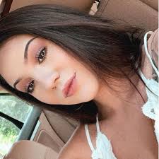 Rider Pulls Out Razor at Red Light!