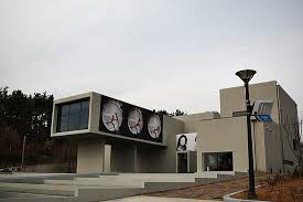 사람 엄청 많아서 들어가진 않고 밖에서 구경 #남원 #김병종미술관 #카페. Tripadvisor ë‚¨ì›ì‹œë¦½ê¹€ë³'ì¢…ë¯¸ìˆ ê´€ ì „ê²½ ØµÙˆØ±Ø© Kim Byung Jong Art Museum Namwon