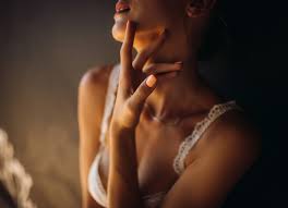 Criadores de conteúdo da OnlyFans culpam famosos por banimento de sexo  explícito na plataforma - Quem | QUEM News