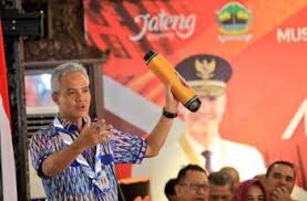 Alasan ganjar pranowo diajak berakting. Naik Motor Bareng Polisi Ganjar Pranowo Beri Pesan Krusial Mobimoto Com
