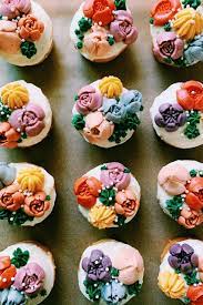 Find Out How To Use Russian Piping Tips To Make Beautiful Buttercream Flowers And How To Get Pretty Subdued Colors Russian Piping Tips Butter Cream Piping Tips